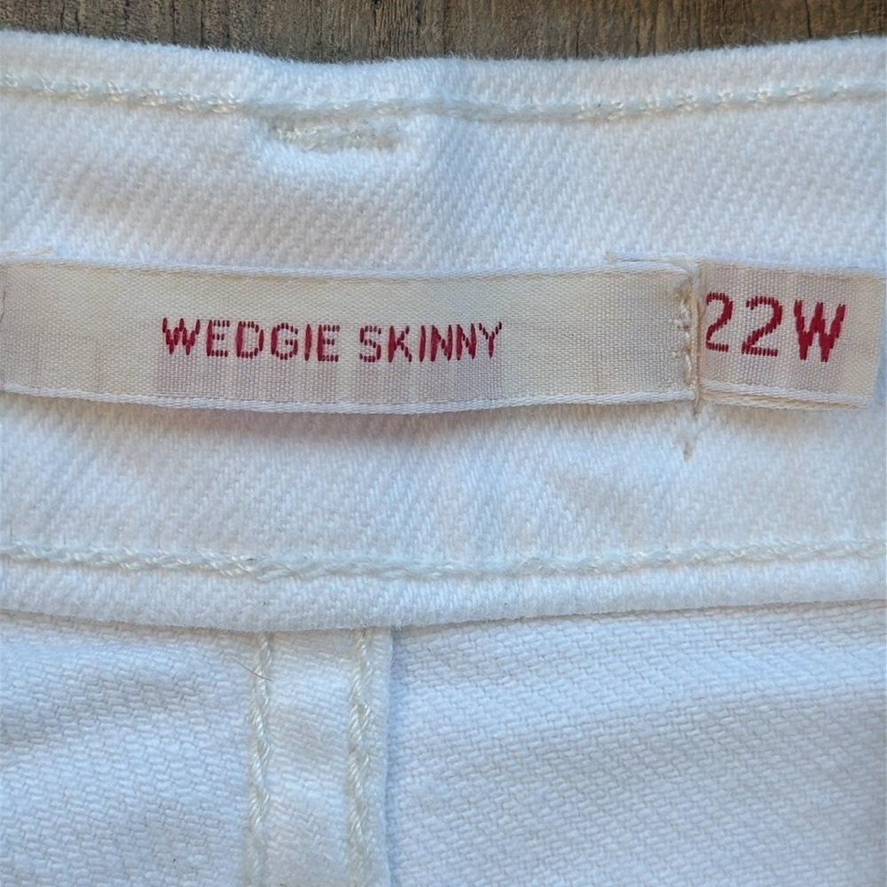 Levi’s wedgie skinny raw hem jeans, size 22W - Picture 6 of 7